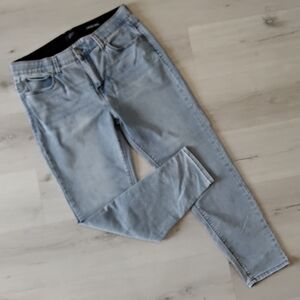 Women’s Light Wash Skinny Jeans - Classic Slim Fit